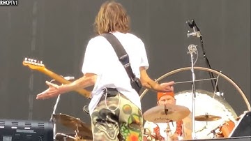 Flea And Chad Started Playing Without John Frusciante, And He Was Like: “Guys, I’ll Play Too! 🤨🫠”