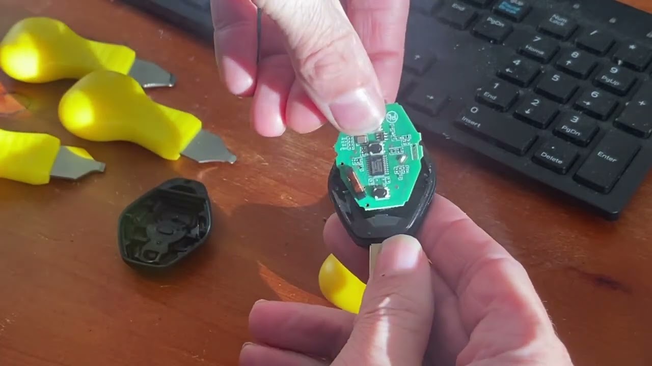 Как открыть брелок BMW CAS/EWS для ремонта/замены батареи