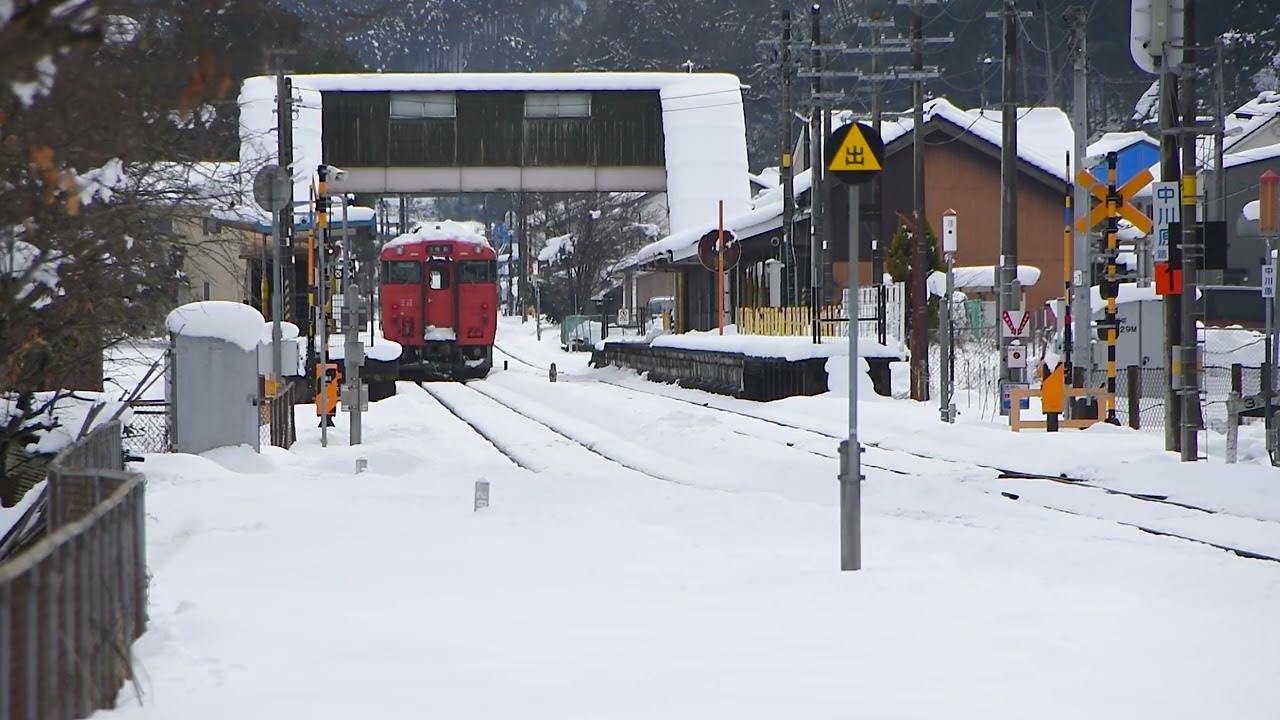 播但線　232D キハ40　新井駅到着〜発進