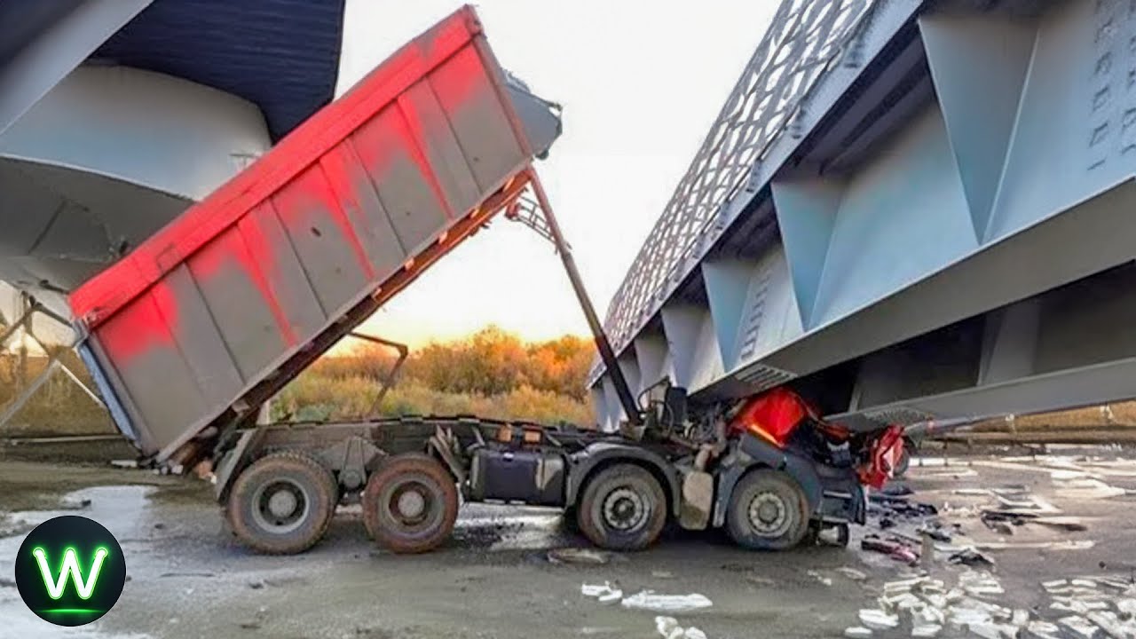 OMG Moments Caught By Semi Truck Drivers - 27