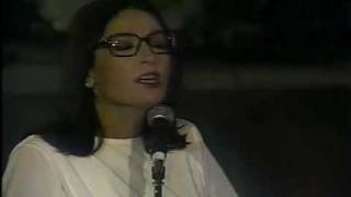 Nana Mouskouri  -  Tora pou pas stin xenitia  - chords