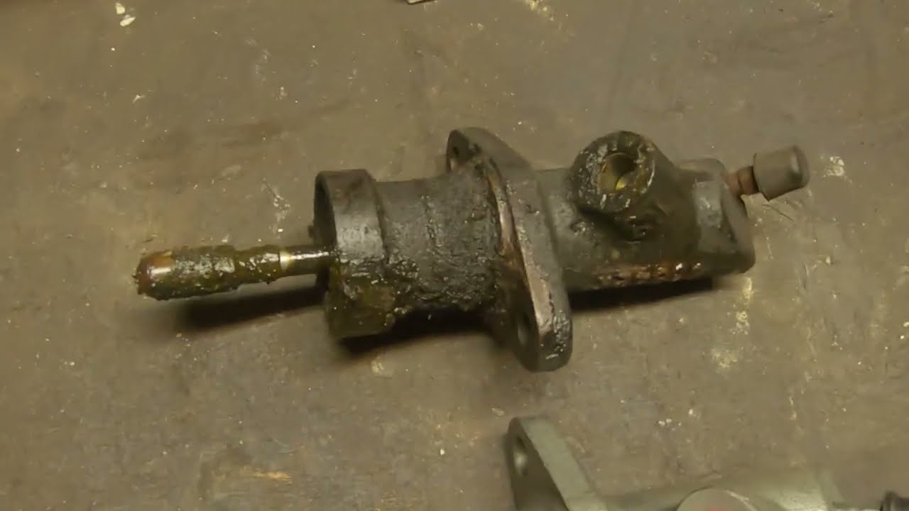 ♥ BMW 525i E34 (remplacement du récepteur d'embrayage hydraulique et purge du circuit - 46 euros ) ♥