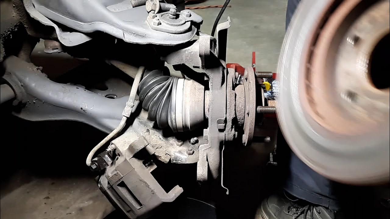 Replaceing Front brakes on the 01 blazer 4×4 part 1 - YouTube
