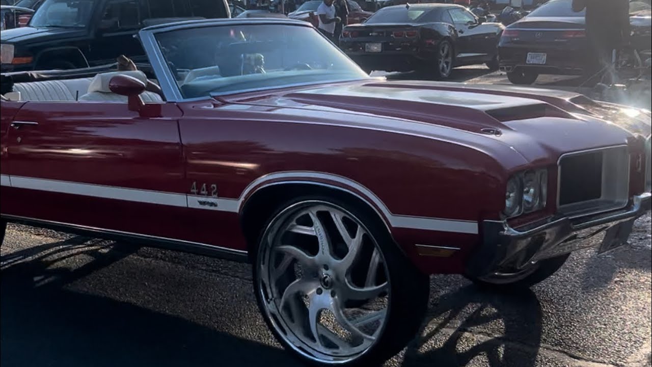 HANGING OUT IN INDIANAPOLIS NETWORKING VOL 1 