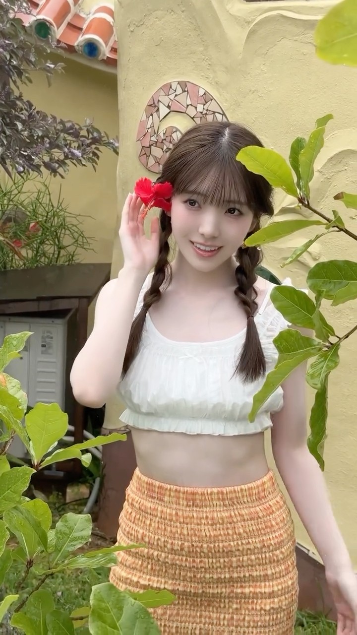 桜井えま】1st写真集「あざと未満」予約販売中🧡🌺 #桜井えま #私立