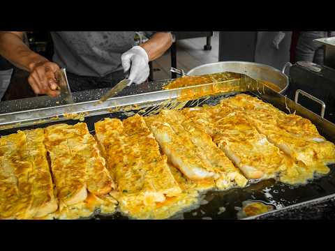 GIANT Omelette Sandwich ! Most Famous Roti John in Kuala Lumpur - Malaysian Street Food