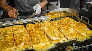 GIANT Omelette Sandwich ! Most Famous Roti John in Kuala Lumpur - Malaysian Street Food