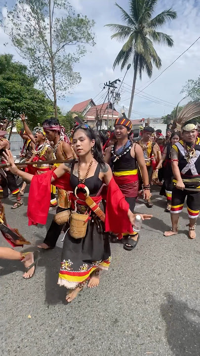 Pasukan merah suku dayak kalimantan barat