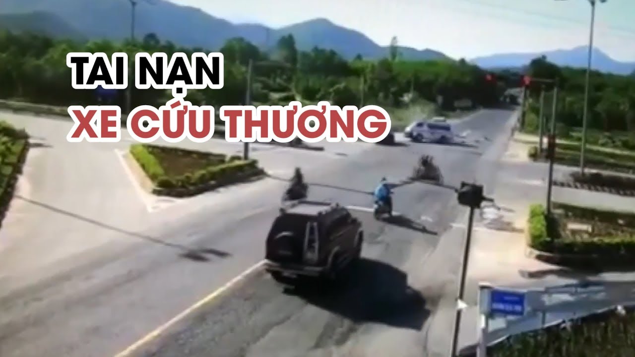 Xe chở bệnh nhân ung thư về quê bị tai nạn, y tá văng... - youtube