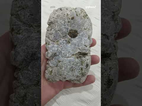 Dad S Incredibly Rare Find On Aussie Beach Worth Over 59 000 A Kilo Shorts Yahooaustralia