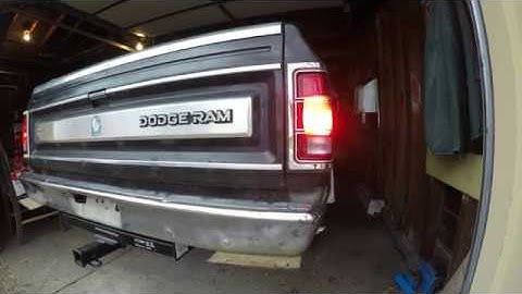 1984 Dodge D150 | Cold Start/Exhaust Revs