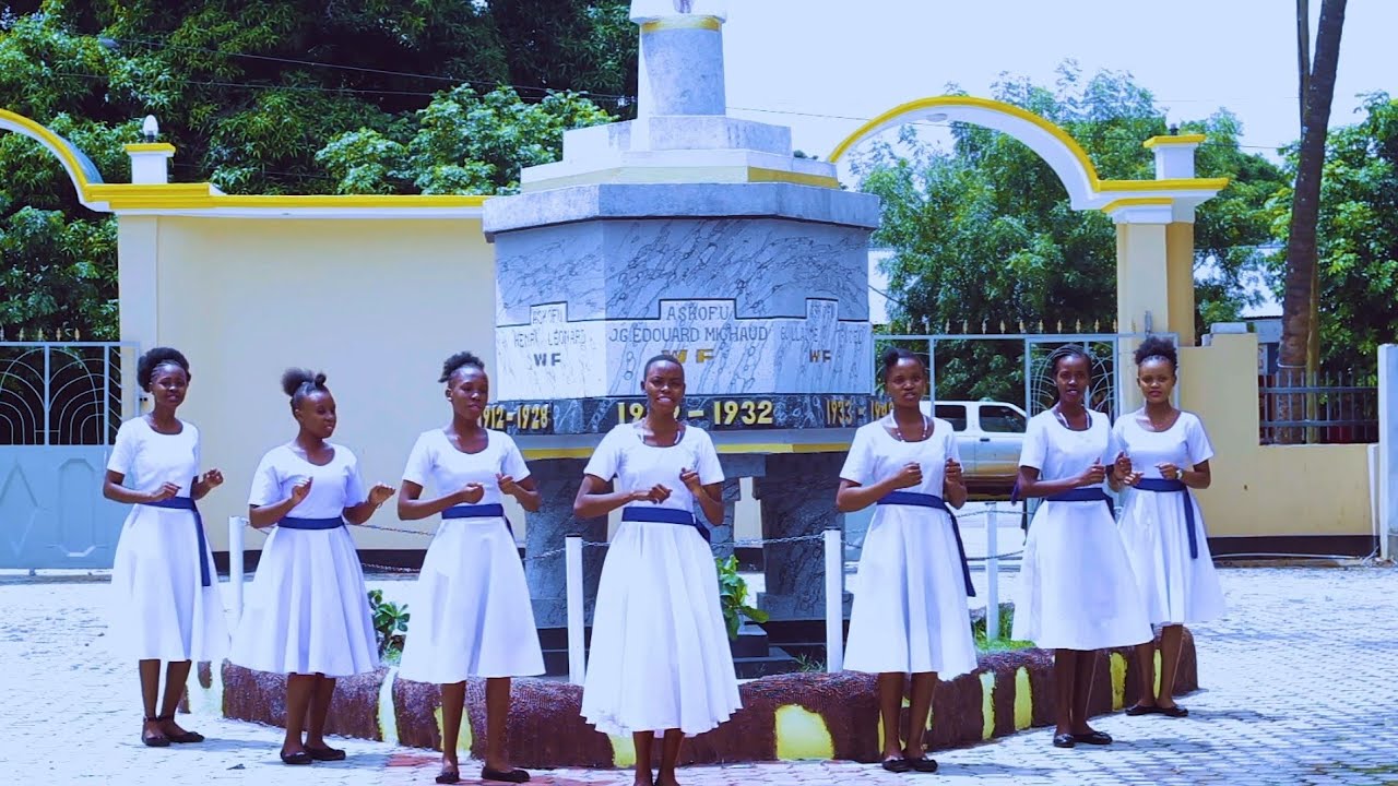 TUIGE MFANO WA FAMILIA TAKATIFU Na P.F.Mwarabu - Kwaya Mt.Mama Theresa Wa Calcutta Ipuli Tabora