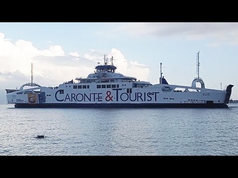 Elio della Caronte & Tourist in partenza dal Terminal della Rada San Francesco