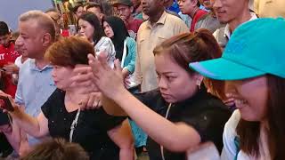 Semua happy di Sentuhan buskers