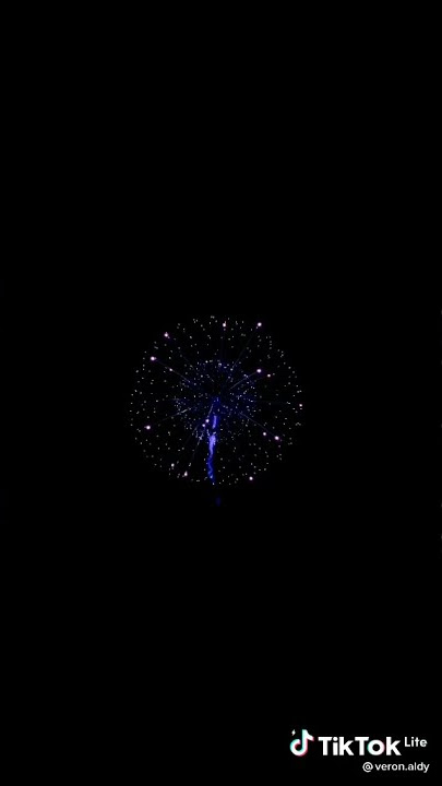 kembang api!!! versi Takbiran 🎇 kalau gk nonton nyesel pokoknya bagus deh ( story wa 30 detik)