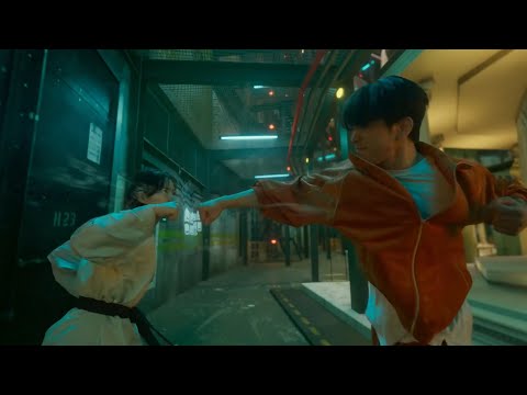 بنت بتحصل علي عضو من جسم بطل خارق وبتحصل علي قوه خارقه وبتخش فريق الابطال الخارقين