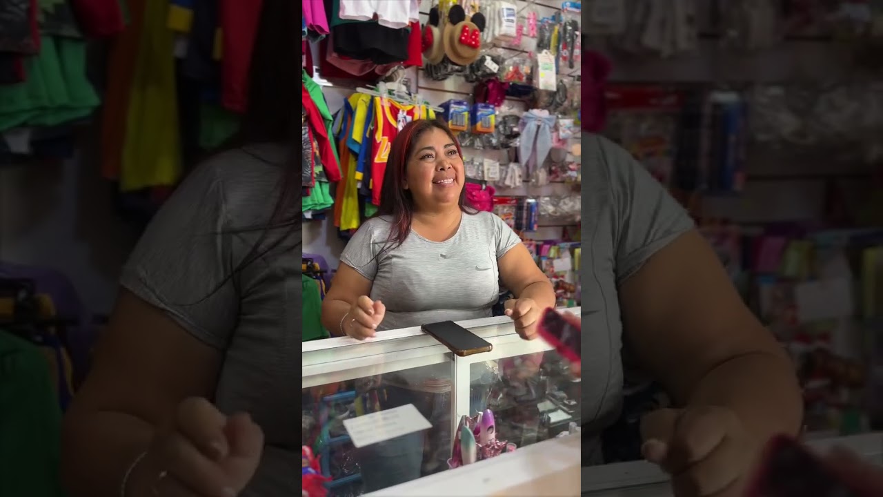 Hizo una gran compra en esta tienda de ropa sin pagar nada y al final descubren cómo lo hizo.