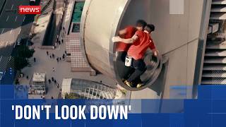 Alex Honnold Scales One Of Asias Tallest Skyscrs - Without Ropes