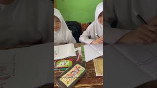 MEMBUAT COVER BUKU DARI BACAAN YANG BERJUDUL OTOT MANUSIA 💪 #ipasd #kelas5 #gurusd #shorts