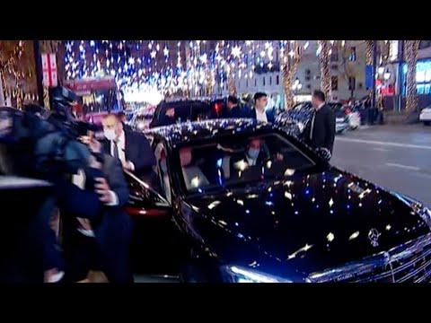 ბიძინა ივანიშვილმა რუსთაველის თეატრი დატოვა | ოლიგარქს მედიასთან კომენტარი არ გაუკეთებია