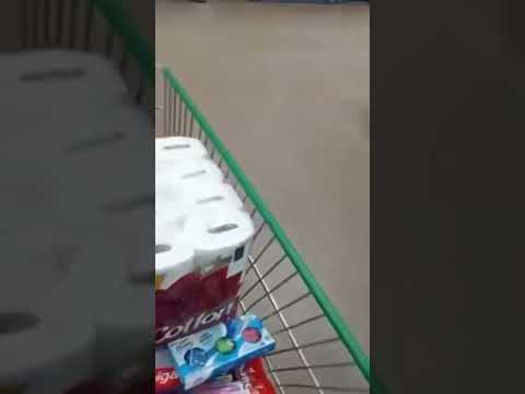 Pombos circulando dentro de supermercado em Rio Branco