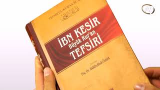 7 Kasım 2017KURAN’DA BAŞÖRTÜSÜ YOKTUR. GEREKLİ DURUMLARDA ÇARŞAF GİYİLMESİ HÜKMÜ VARDIR.