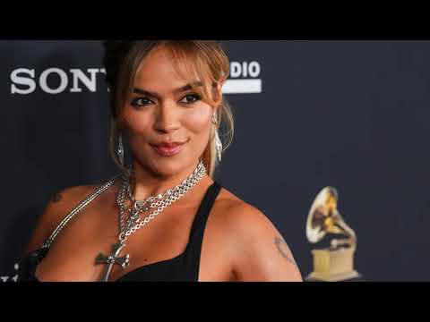 Video Karol G impulsa el estilo Hot Tropic en Coachella según Pinterest