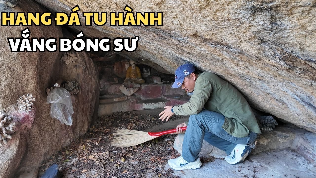 Leo Núi Dọn Dẹp Hang Đá Nơi Tu Hành Bị Bỏ Hoang Sau Khi Nhà Sư Qua Đời
