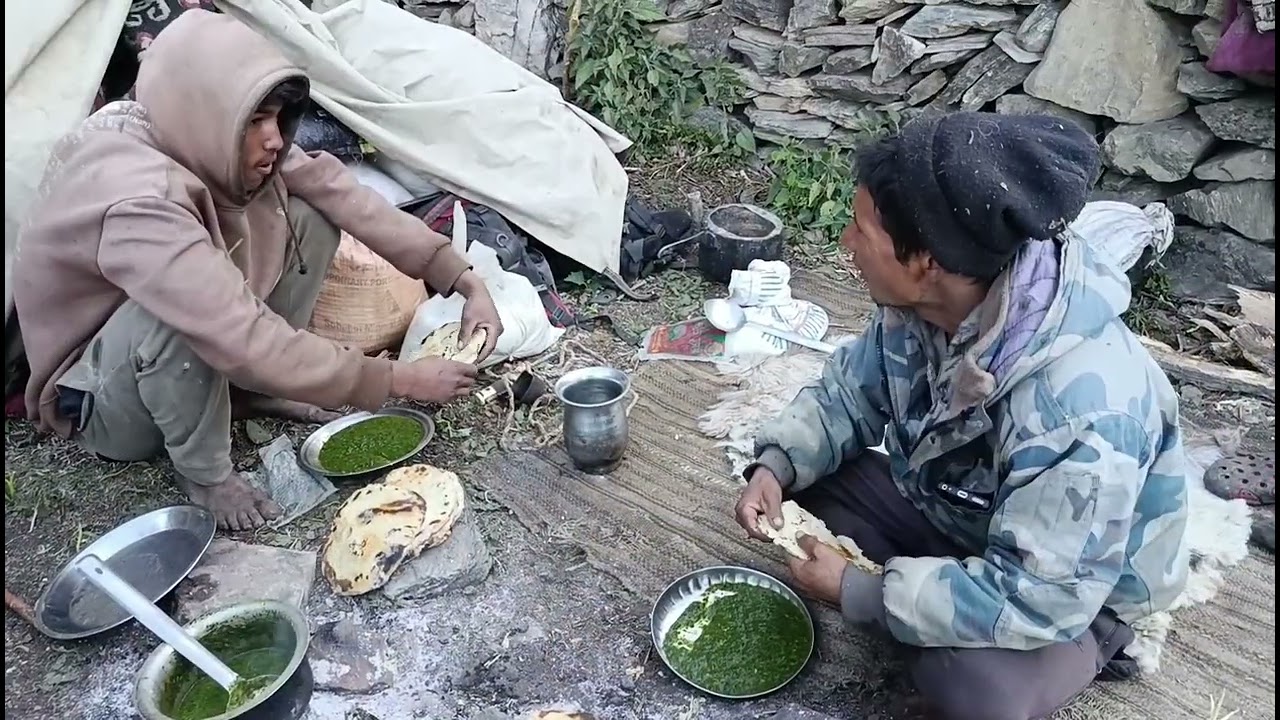 Best In A Himalayan Village Lifestyle Organic Food Cooking and Eating Winter Season.🇳🇵 Hardworking🇳🇵