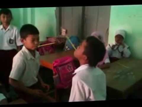 Permainan estafet sedot karet (games anak SD).flv