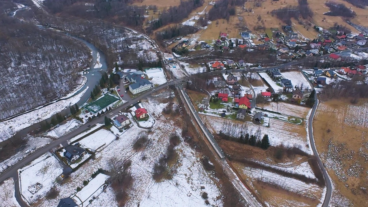 Budowa LK97 Żywiec – Sucha Beskidzka | Przelot nad Pewelą Małą z bliska | Lot dronem FPV