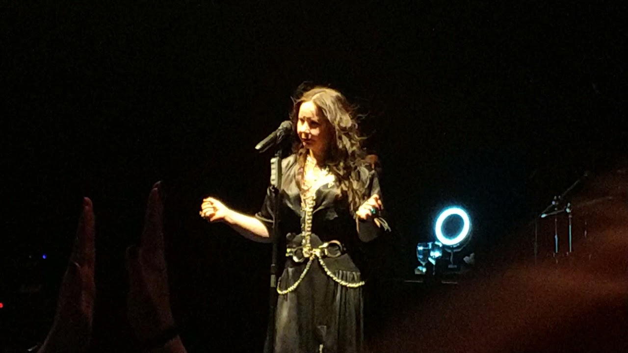 Şebnem Ferah - Sözde Namus ( Giriş konuşması ve şarkının birinci nakaratı.) /07.03.2020