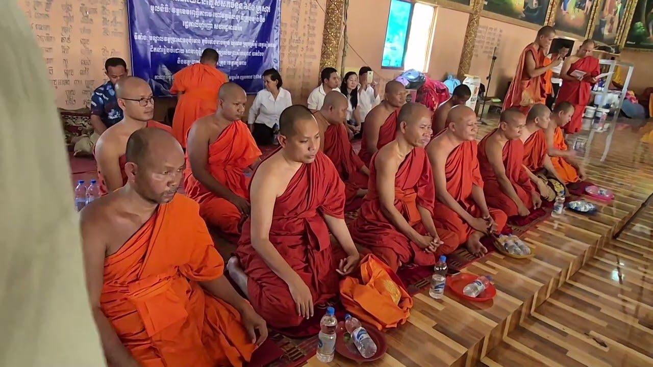 កម្មវិធីចែកទានជូនជនភាសឹក650គ្រួសារស្នាក់នៅមណ្ឌលវត្តប្រសាទបទុមោងស្រុកស្រីស្នំខេត្តសៀមរាប។