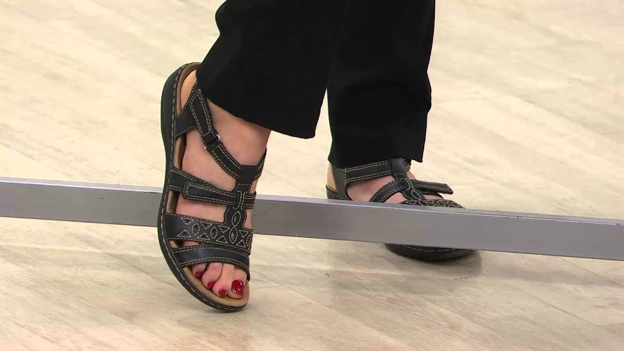 nordstrom black sandals flat