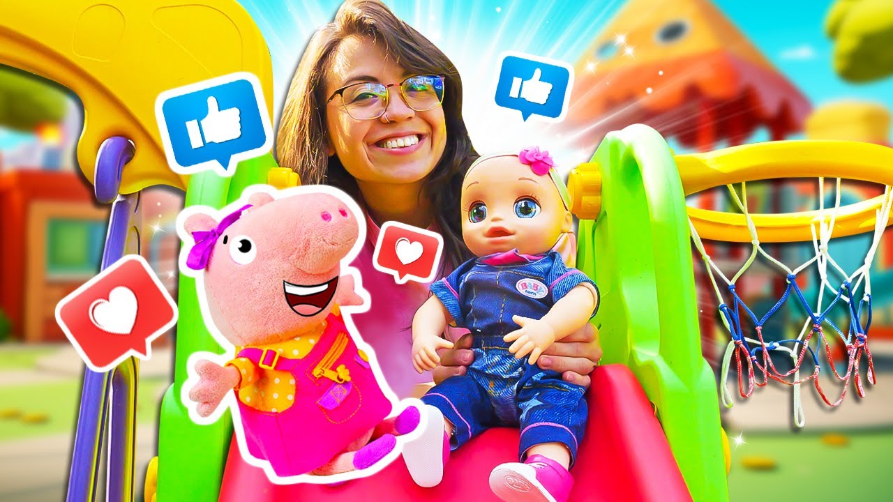 Peppa y Alive juegan en el parque. Juguetes para bebés.