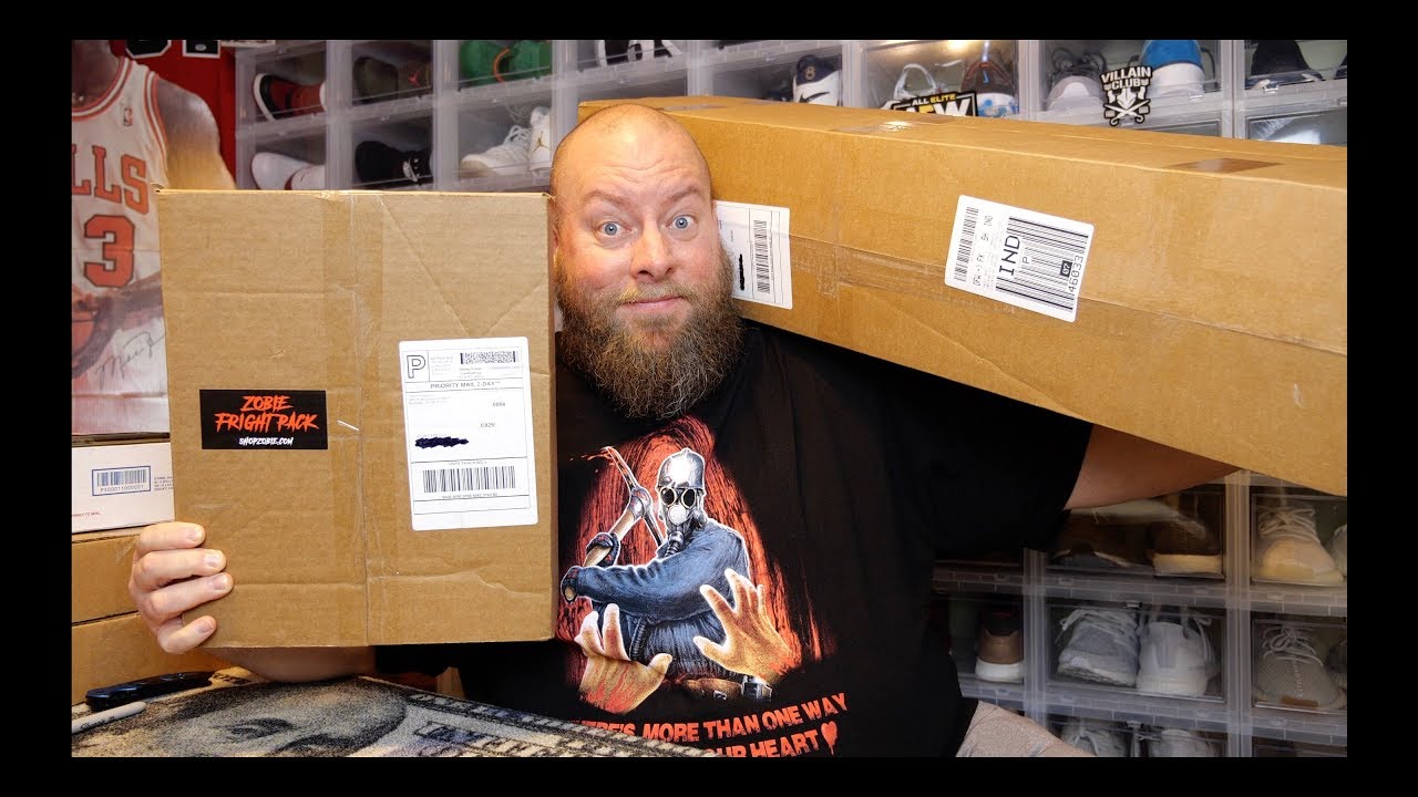 Opening ZOBIE FRIGHT PACK Mystery Box November 2019 & The GREATEST Back to the Future signed item!