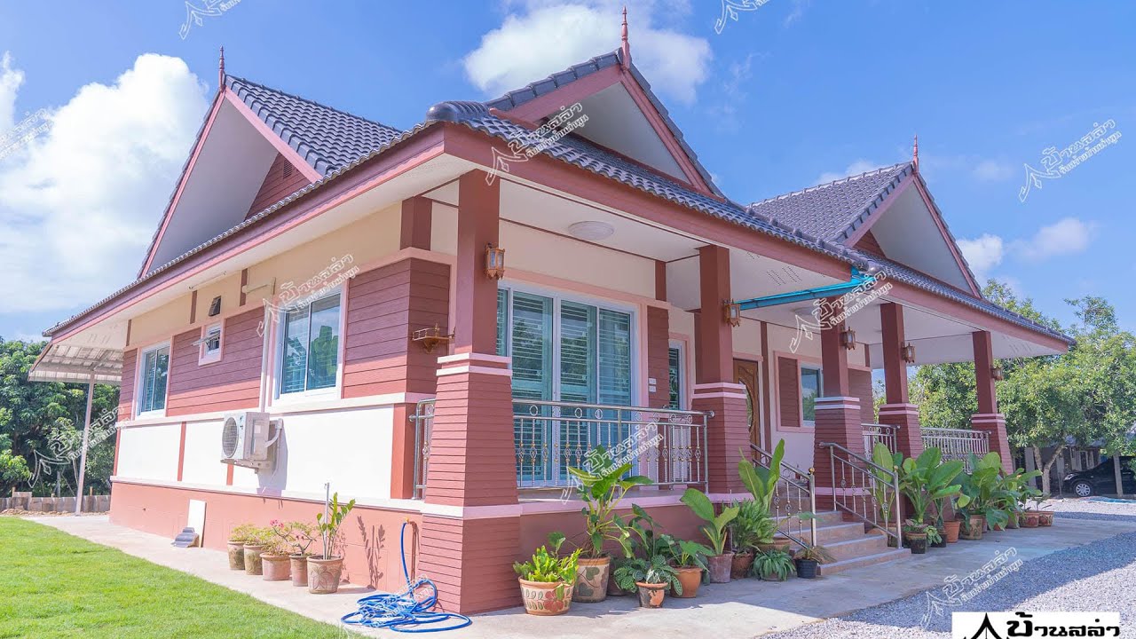 เน็ต บ้าน แบบ ไหน ดี New บ้านไทยประยุกต์ดีไซน์หลังคาจั่วแบบร่วมสมัยสวยงาม ผนังภายนอกใช้โทนสีน้ำตาล 3 ห้องนอน 2 ห้องน้ำ