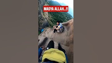 menuruni trek pendakian ter ekstrim