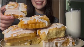 ASMR SUPER SOFT CINNAMON ROLLS EATING SOUNDS screenshot 1