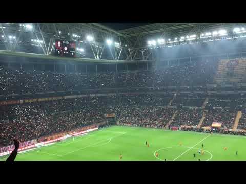 Video: Tusentals Fans Tittade På En UFO över En Stadion I Italien - Alternativ Vy