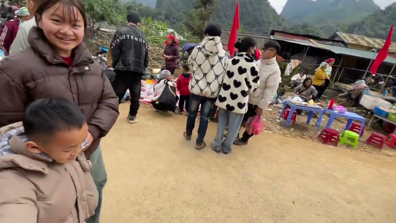 Chợ phiên xuân trường Bảo Lạc cũ (SOAI MCV)