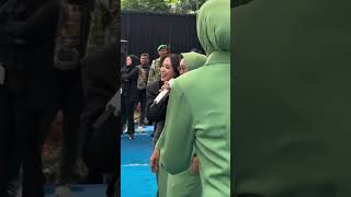 DEWI PERSIK GOYANG BARENG IBU-IBU PERSIT DI ULANG TAHUN RINDAM MALANG KE 66 TAHUN 