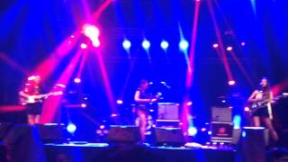 Hinds | Garden | FIB 2015 | Leave Me Alone