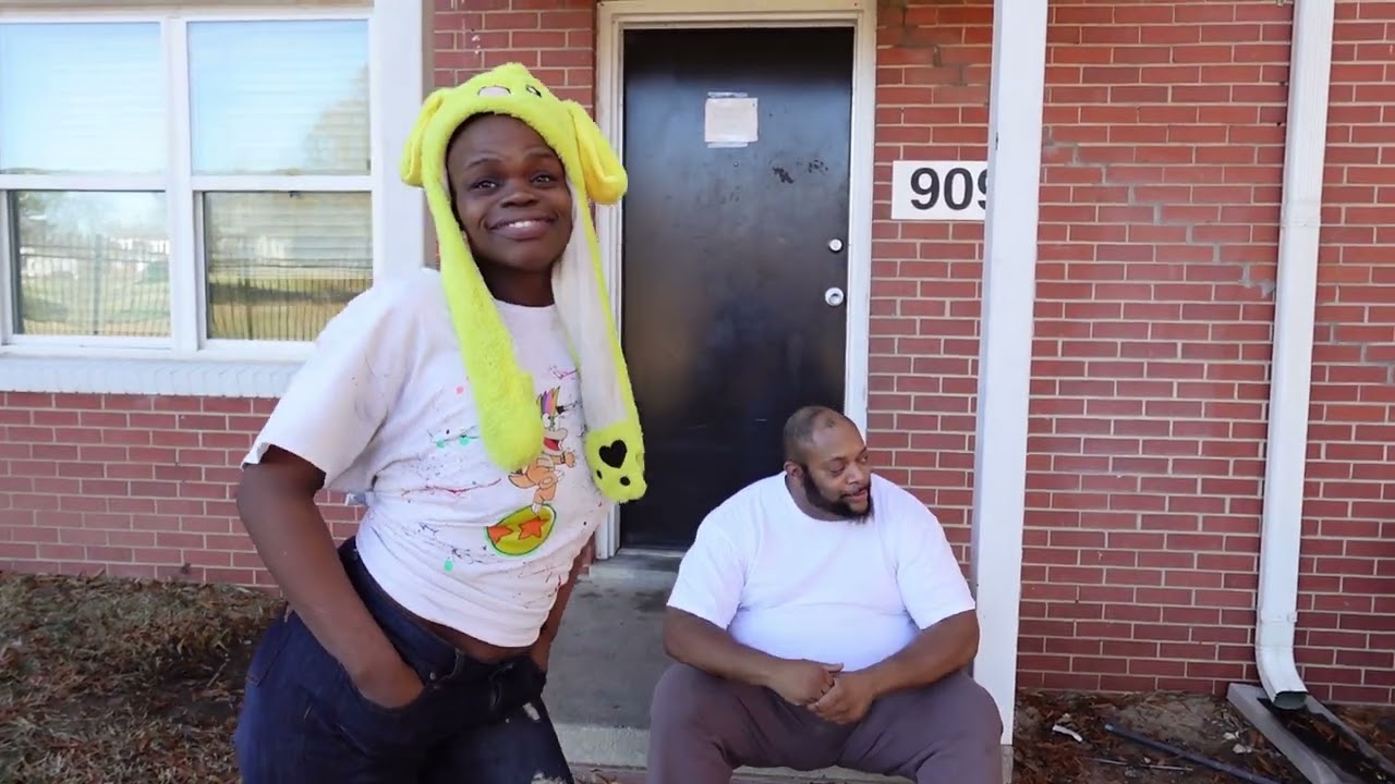 В уличном интервью VC сказала, что даже со своей зависимостью она — настоящая красотка.