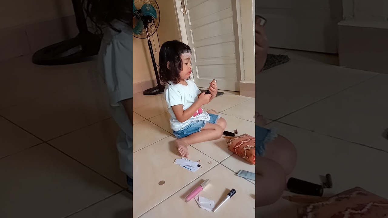 #Permainan Anak-anak #Ikuti Gaya Orangtua #Berhias Cantik Lucu Anak ini