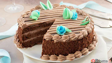 Come si può decorare una torta al cioccolato?
