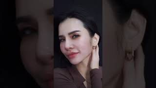 Melihat Wajah Maria Vania Dari Dekat