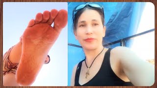 Pisando Nos Incritos Em Um Lugar Diferente Tag Dos Pés