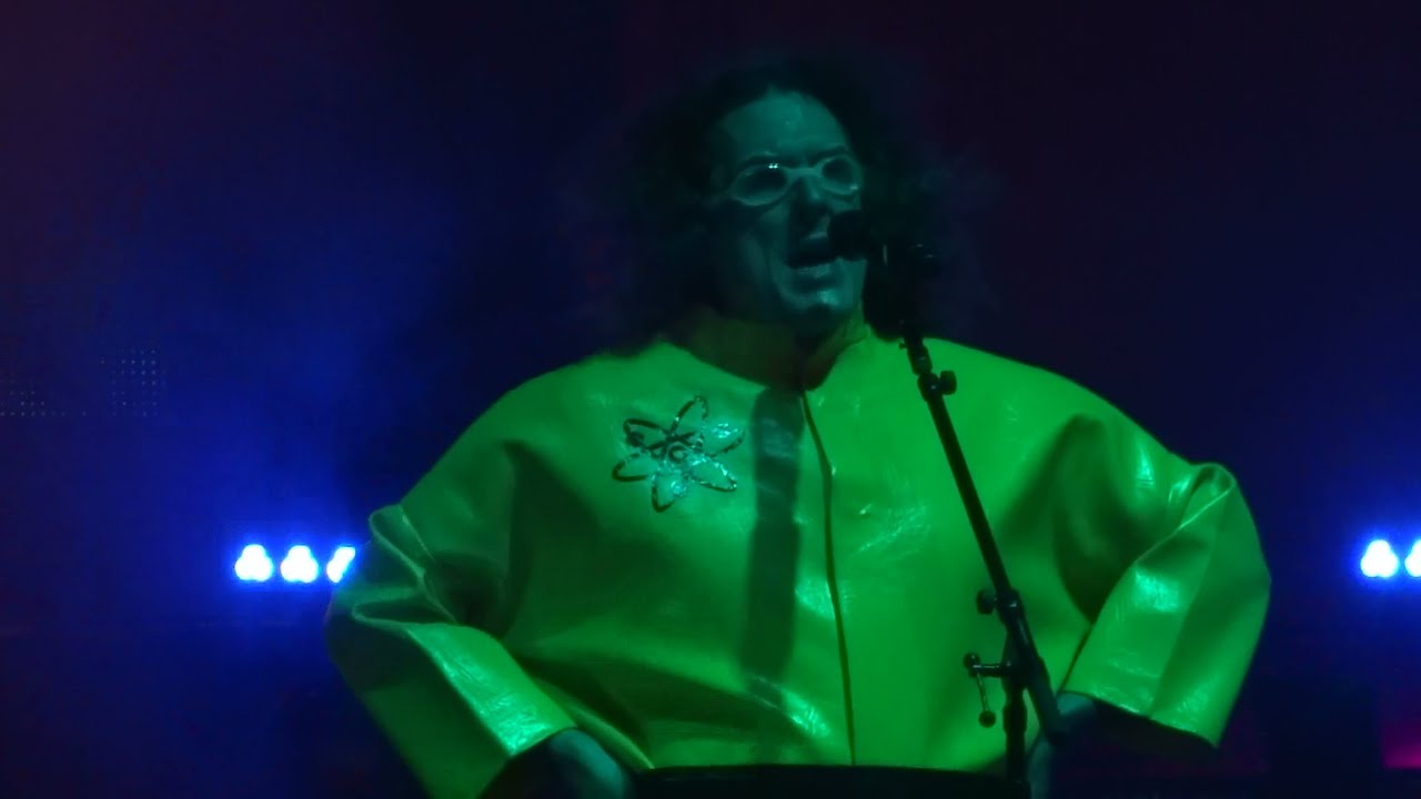 "Weird Al" Yankovic - "Dare To Be Stupid" (Live in San Diego 8-28-15)