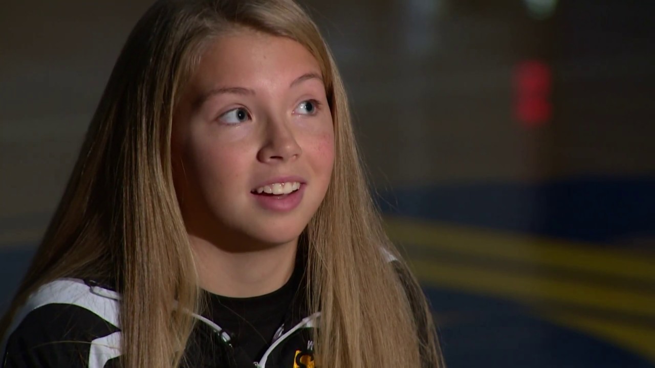 High school runner disqualified for stopping to help a competitor who collapsed (2016)